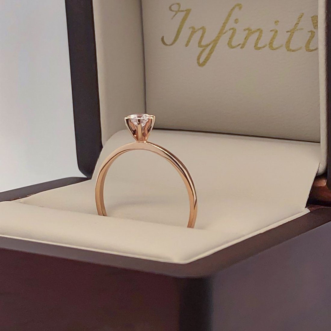 Anillo Oro Rosa 10k, con Zirconia Central de 4 mm - Infiniti Joyas