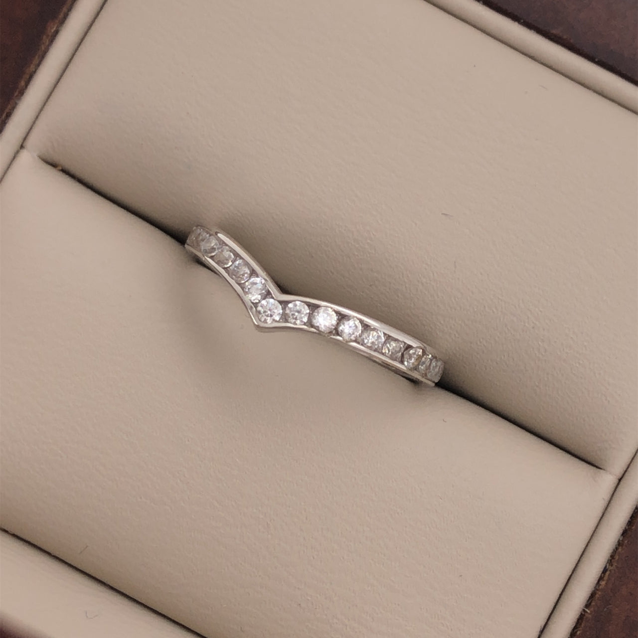 Churumbela Oro Blanco 14k, Estilo Canal Pico, Zirconias 1 mm - Infiniti Joyas