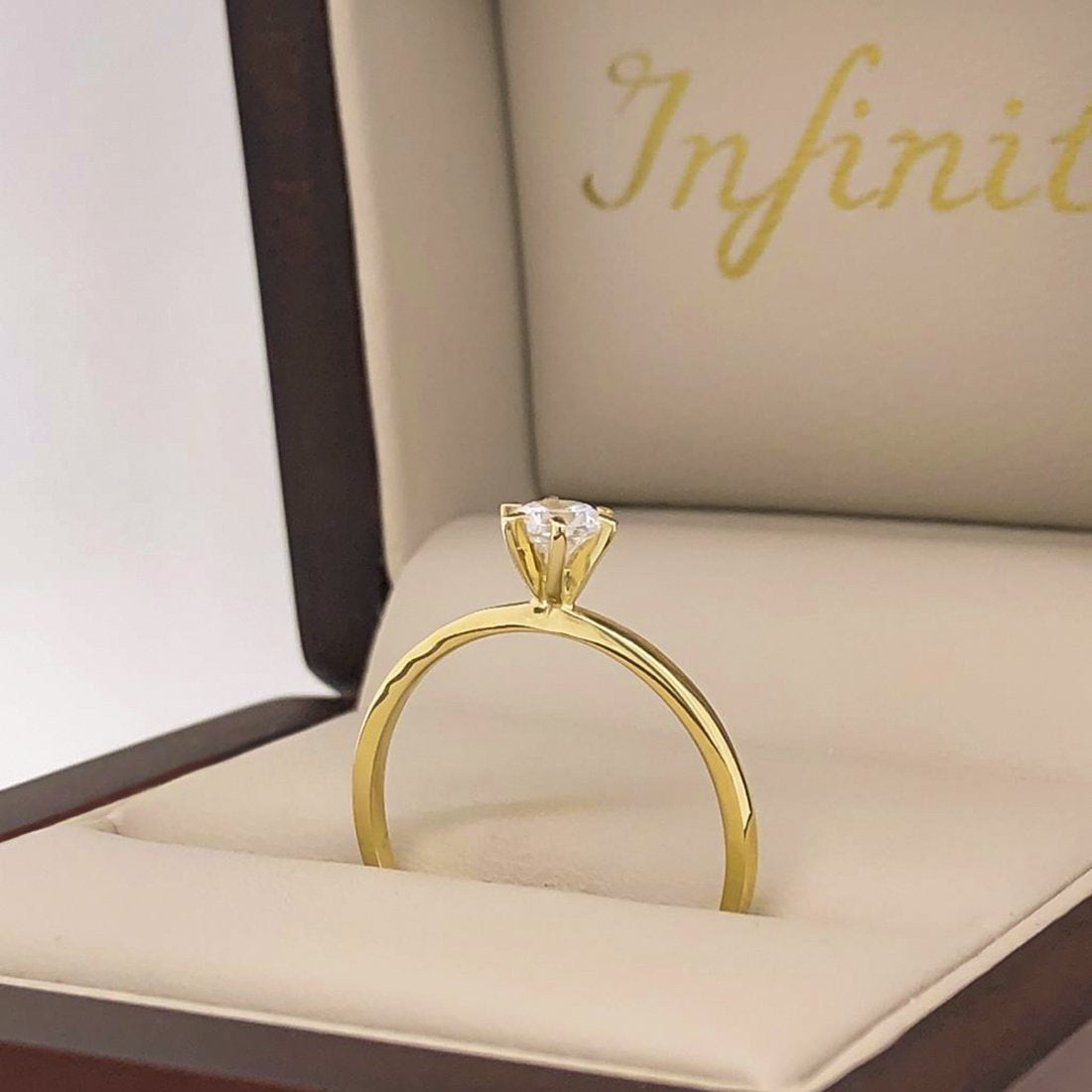 Anillo Oro 10k, Solitario con Zirconia de 4 mm - Infiniti Joyas