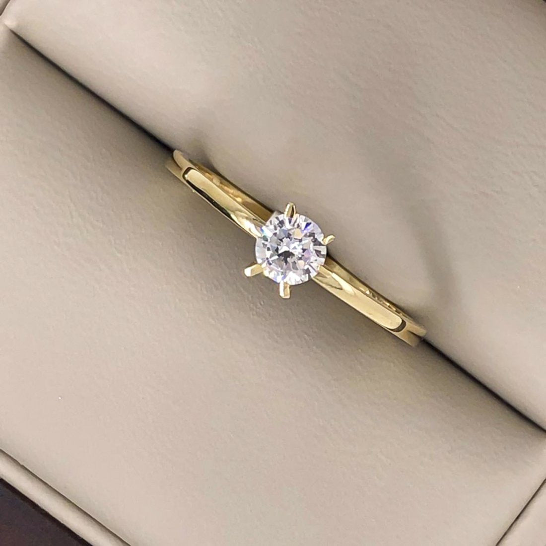 Anillo Oro 10k, Solitario con Zirconia de 4 mm - Infiniti Joyas