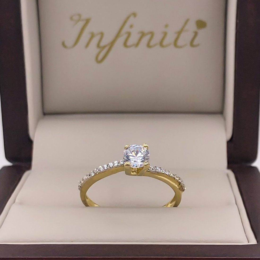 Anillo Oro 10k, Zirconia Central de 5 mm - Infiniti Joyas