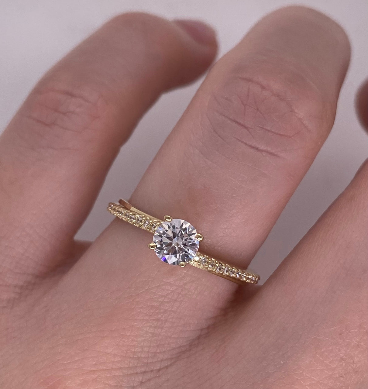 Anillo Oro 10k, Zirconia Central de 5 mm