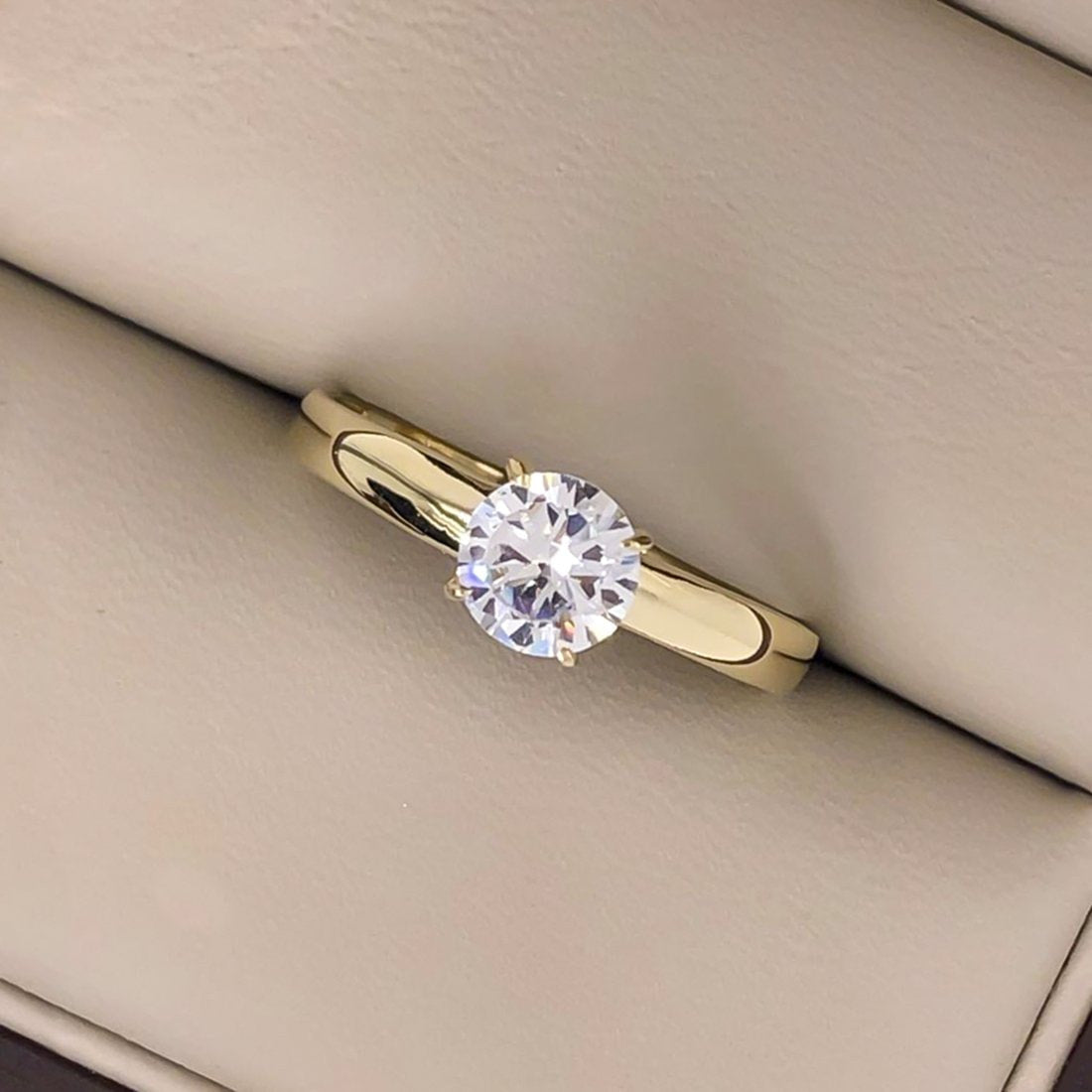 Anillo Oro 10k, Solitario con Zirconia de 5.50 mm - Infiniti Joyas
