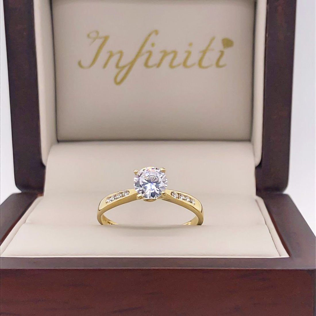 Anillo Oro 10k, con Zirconia Central de 5 mm - Infiniti Joyas