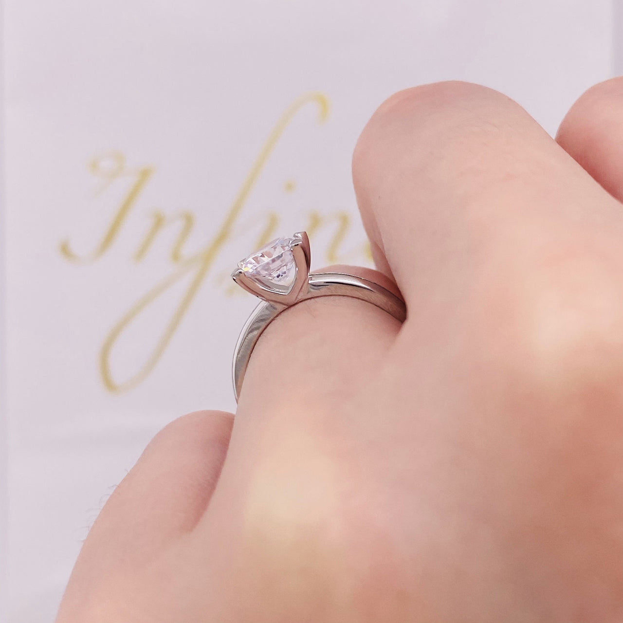 Anillo Oro Blanco 10k, Zirconia de 6 mm - Infiniti Joyas