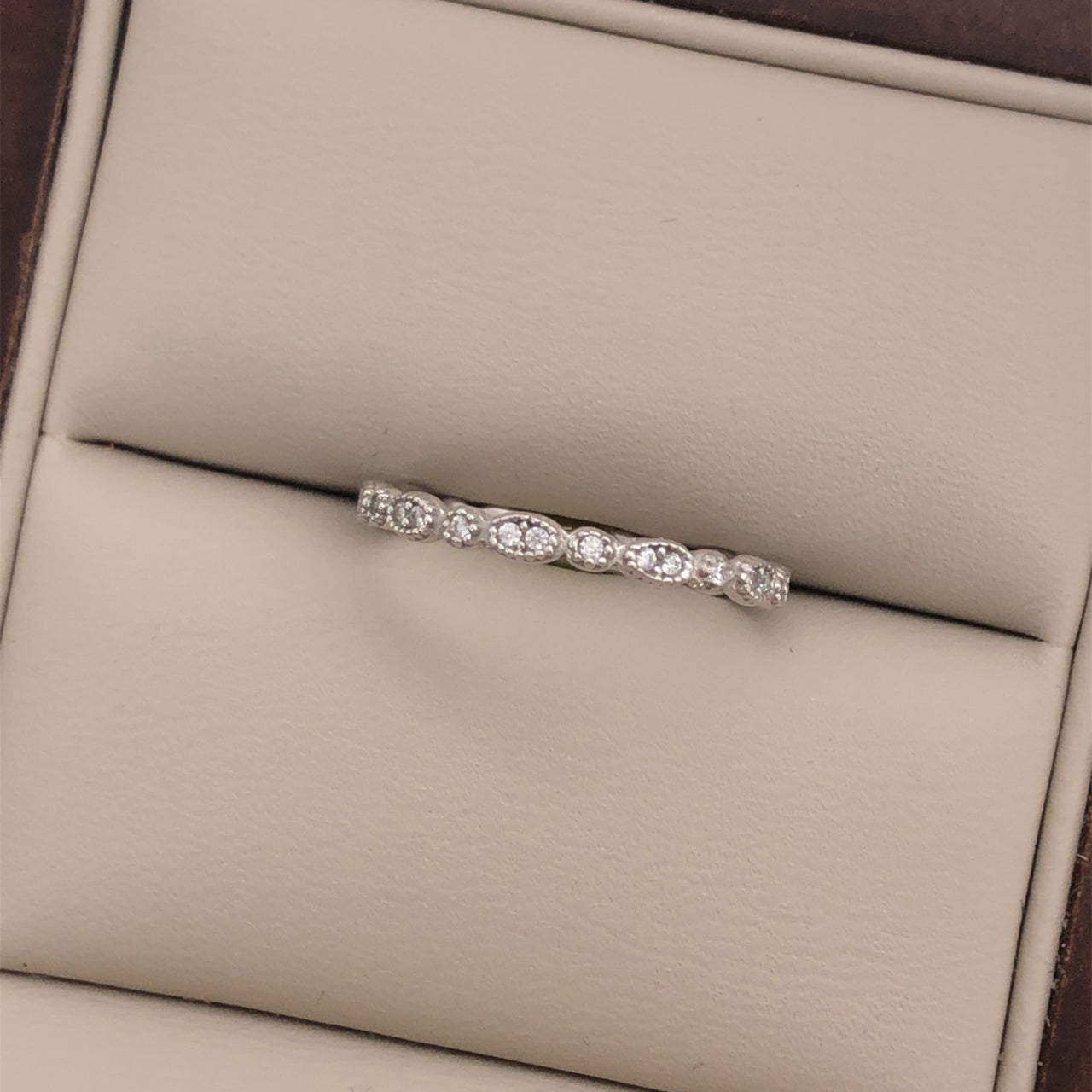 Churumbela Eternity Oro Blanco 14k, Zirconias de 0.5 mm - Infiniti Joyas