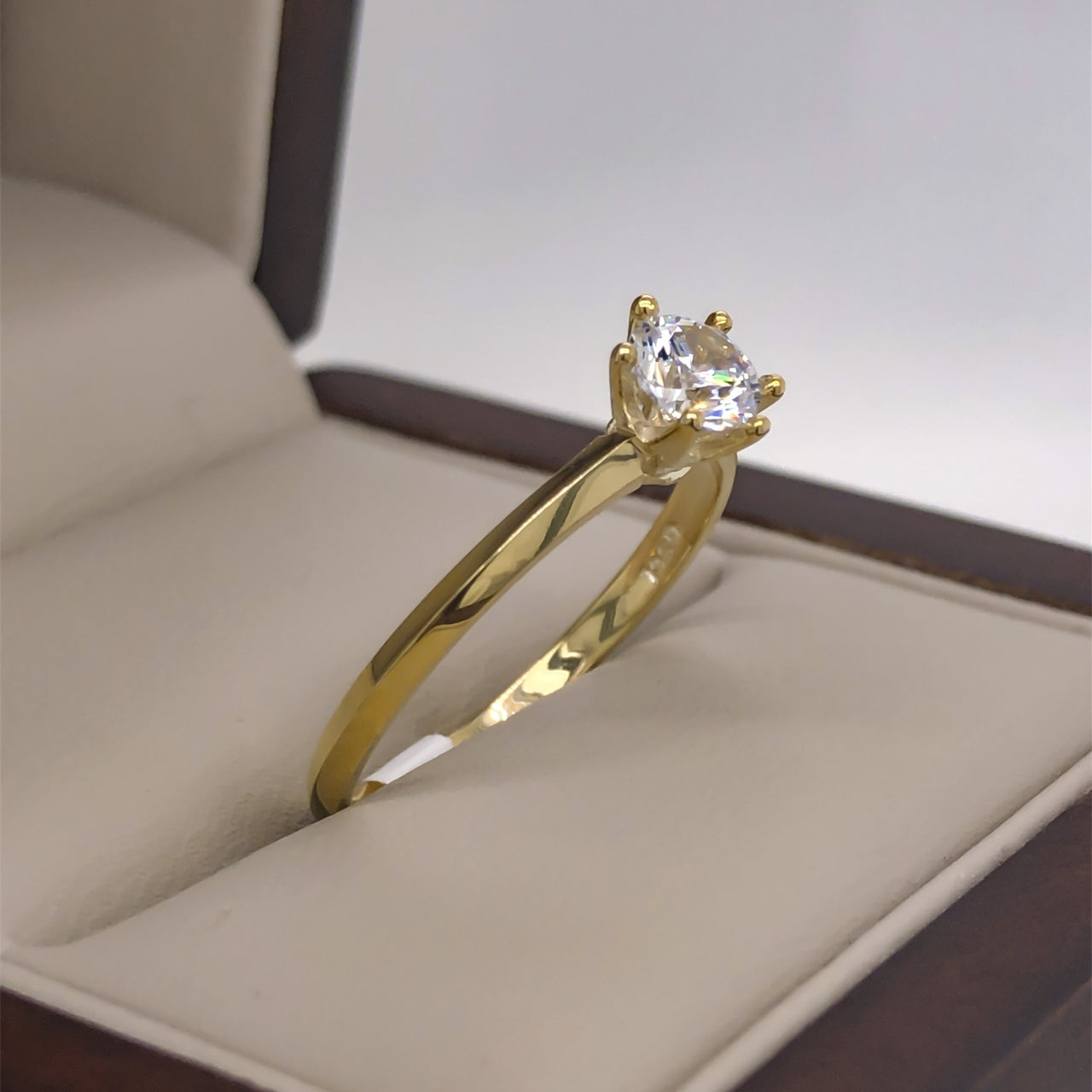 Anillo Oro 10k, Estilo Dos Aguas, Zirconia de 5 mm - Infiniti Joyas