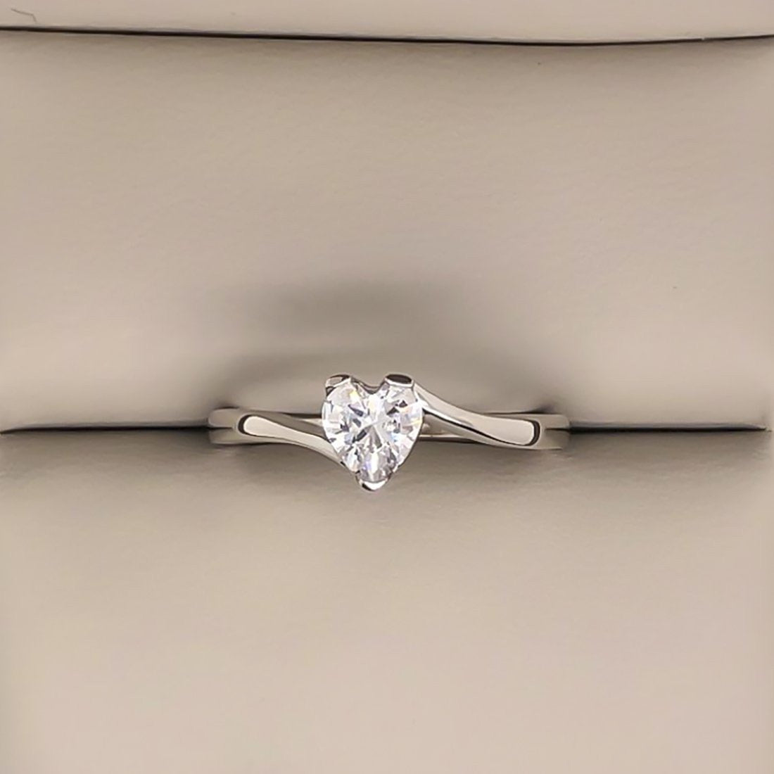 Anillo Oro Blanco 10k, Solitario Zirconia Corazón 5 mm - Infiniti Joyas