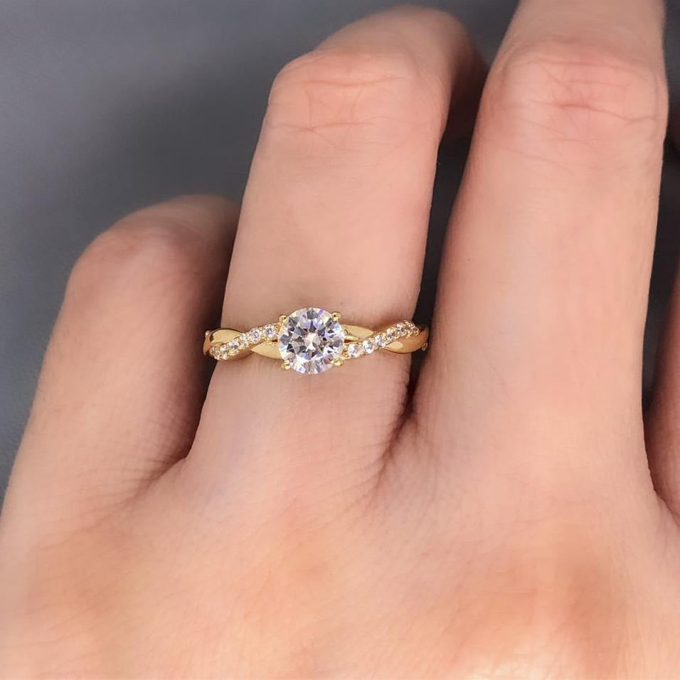 Anillo Oro 10k, Trenzado con Zirconia Central de 5.5 mm - Infiniti Joyas