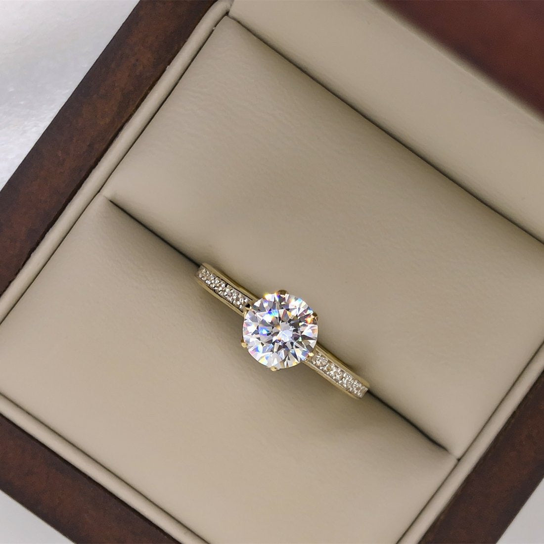 Anillo Oro Amarillo 14k, Estilo Pavé Zirconia 6.5 mm - Infiniti Joyas