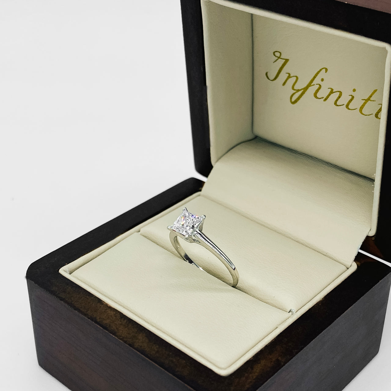 Anillo Oro Blanco 14k - Zirconia Princess de 5 mm