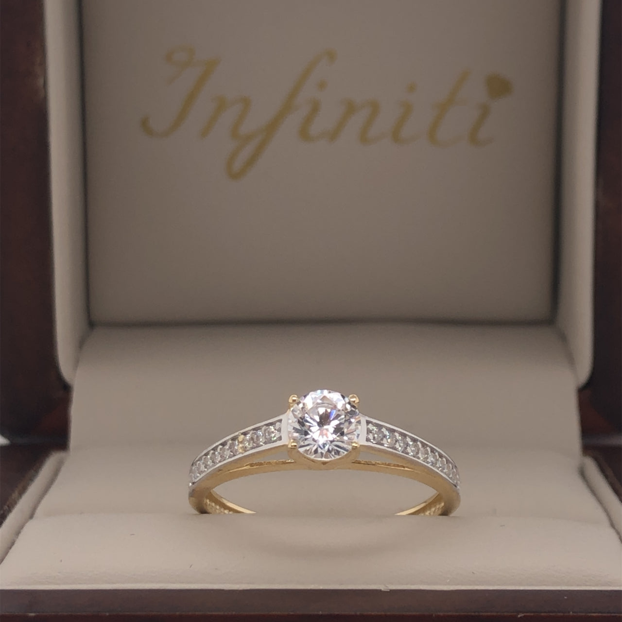Anillo Oro 14k, Pavé Zirconia Central de 5 mm