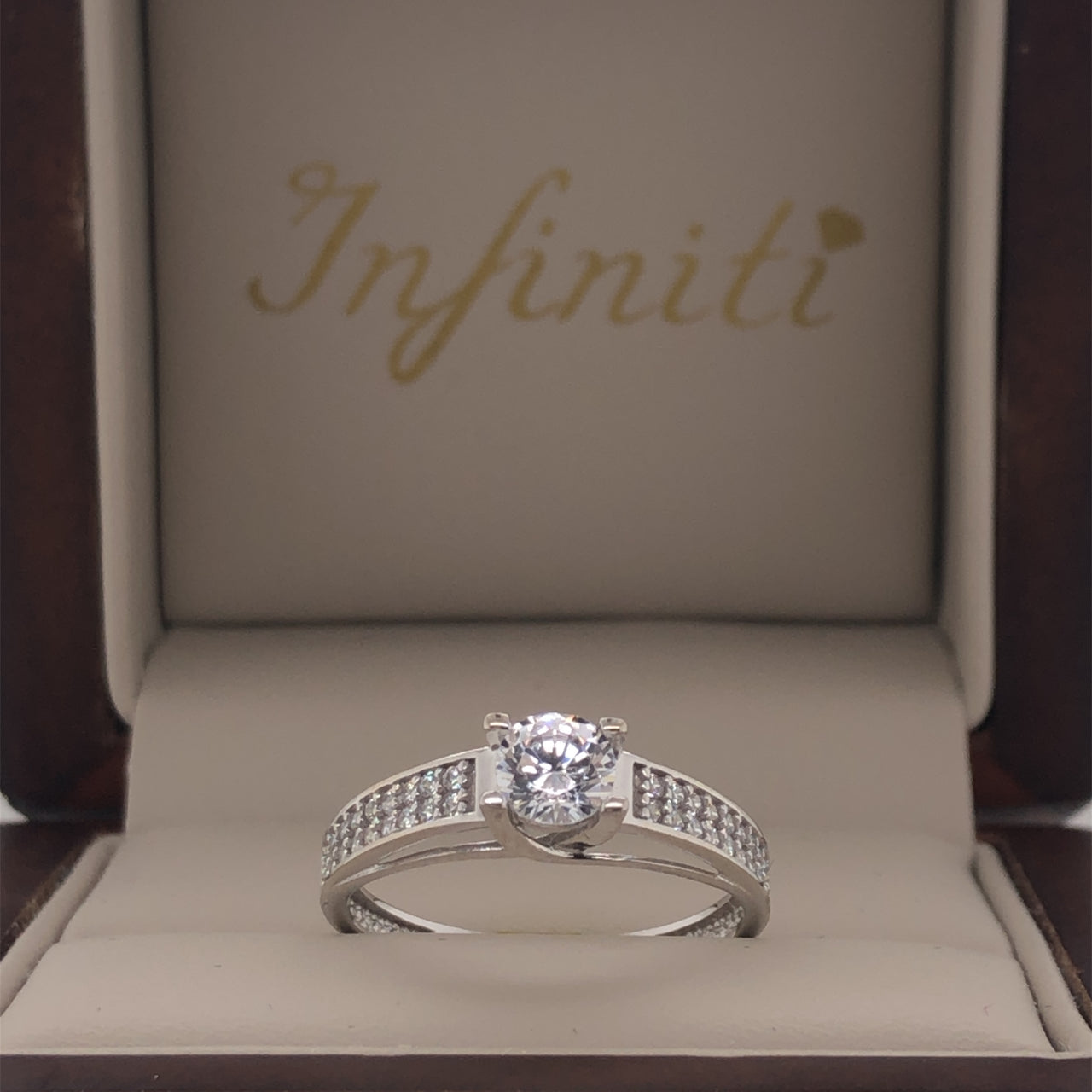 Anillo Oro Blanco 14k, Doble Pavé Zirconia Central 5 mm