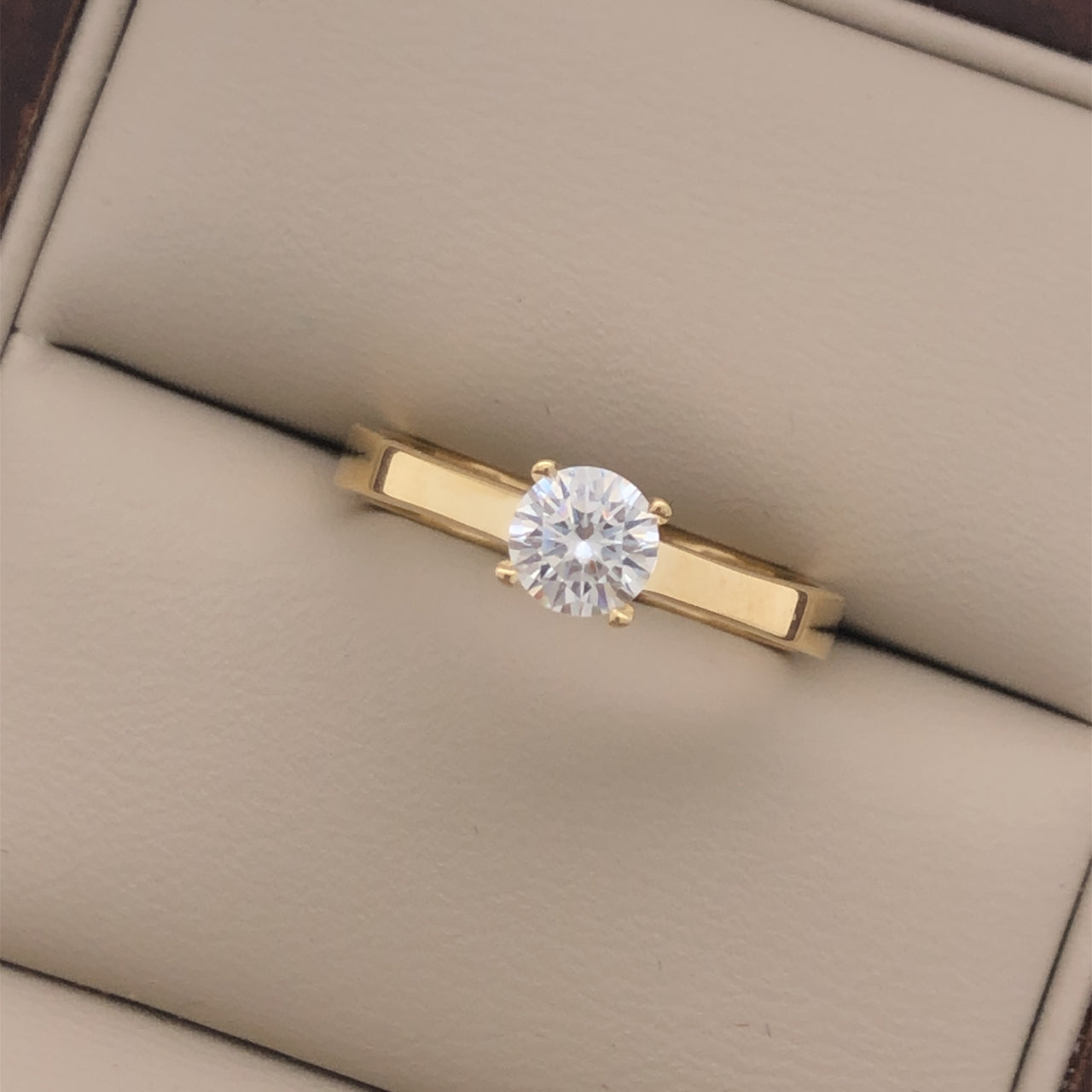 Anillo Oro 14k - Solitario Zirconia Central 5 mm