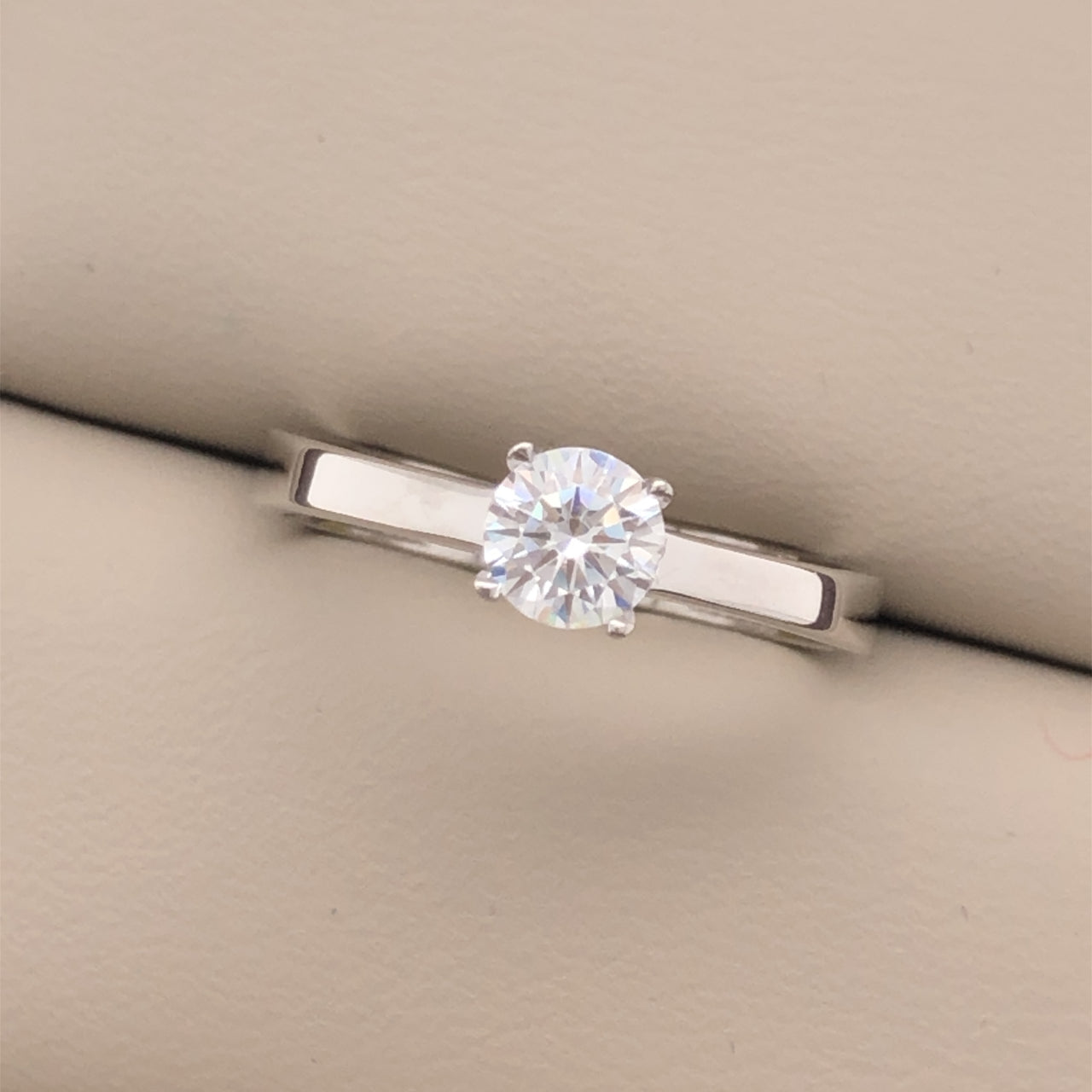 Anillo Oro Blanco 14k - Solitario Zirconia Central 5 mm