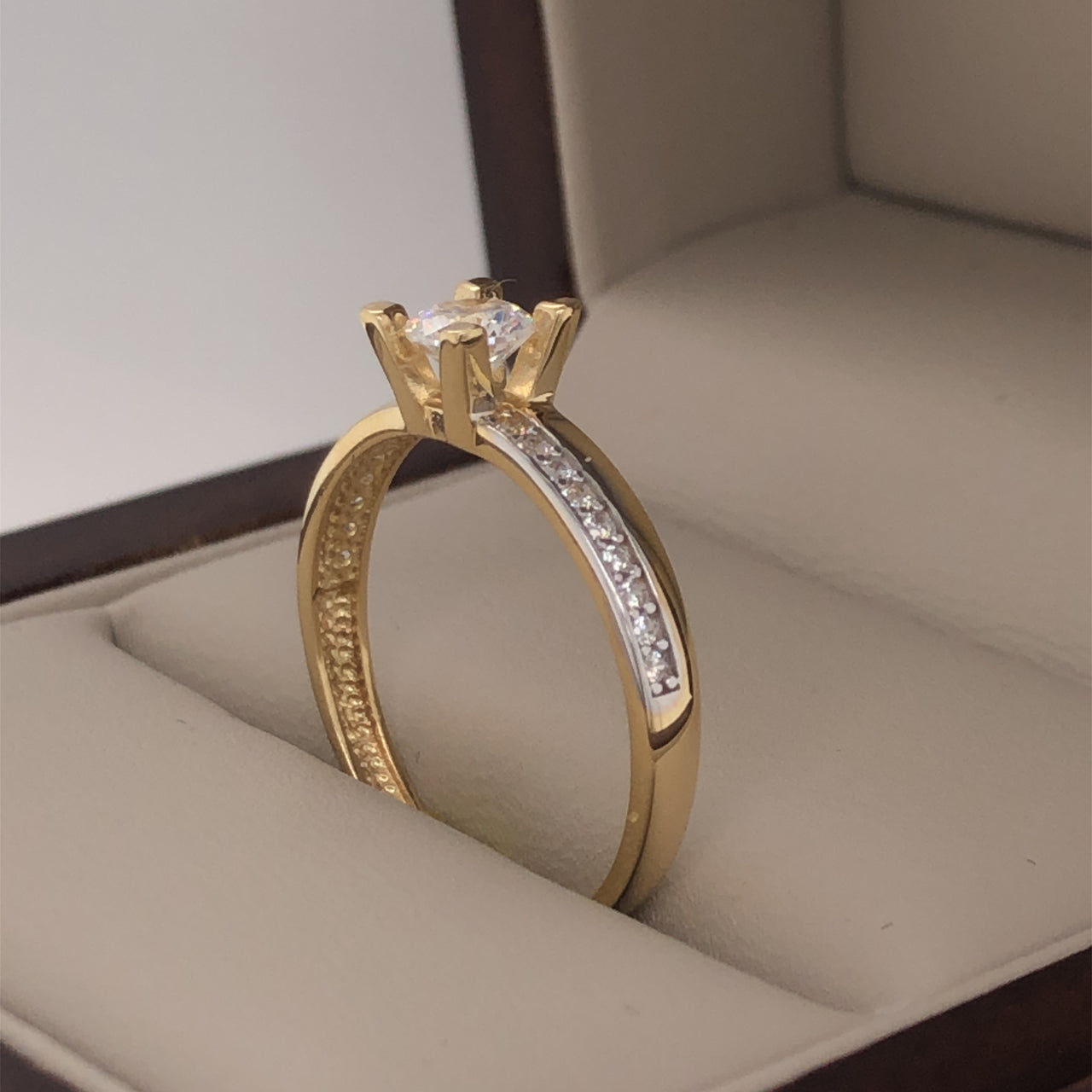 Anillo Oro 14k - Pavé Zirconia Central 4.5 mm