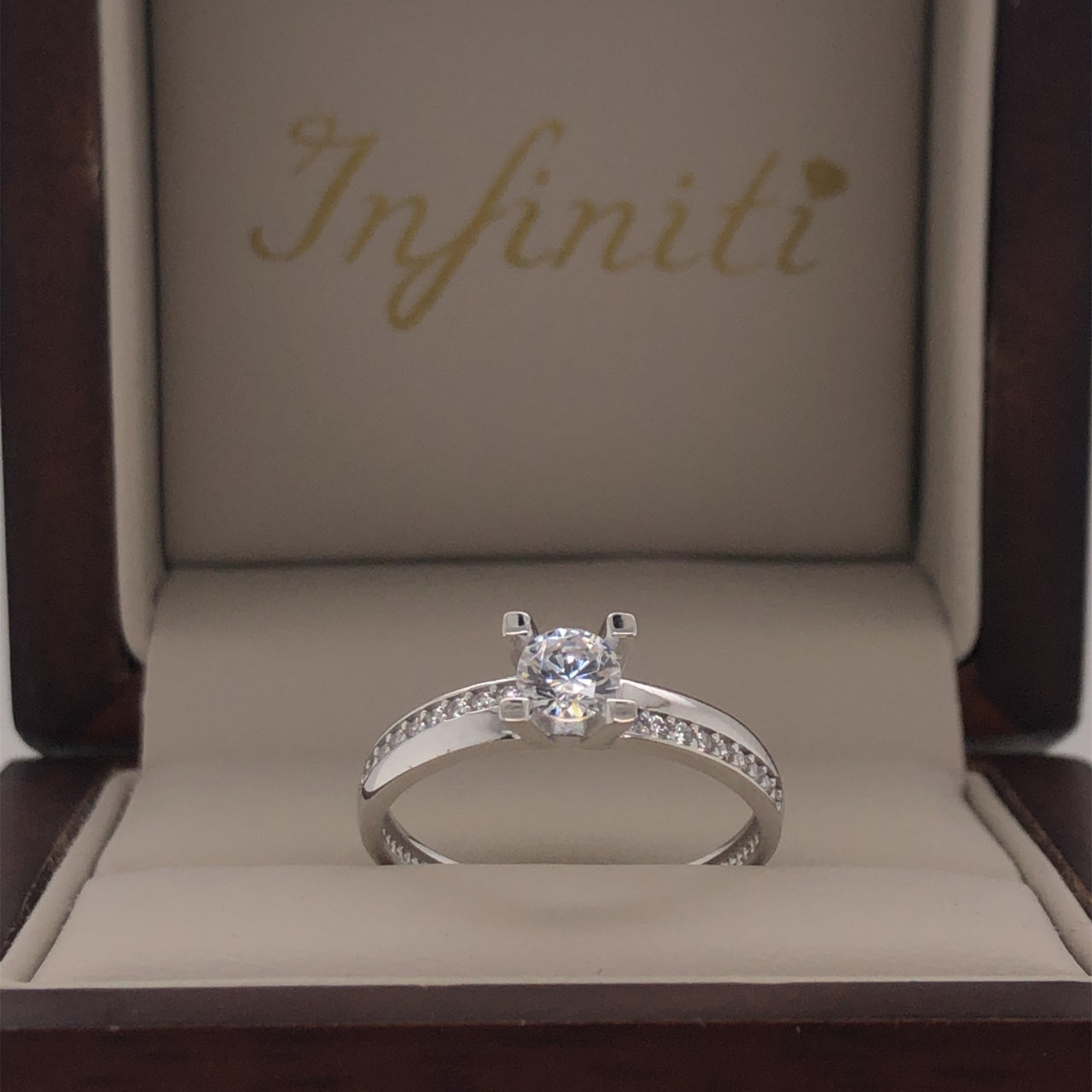 Anillo Oro Blanco 14k - Pavé Zirconia Central 4.5 mm