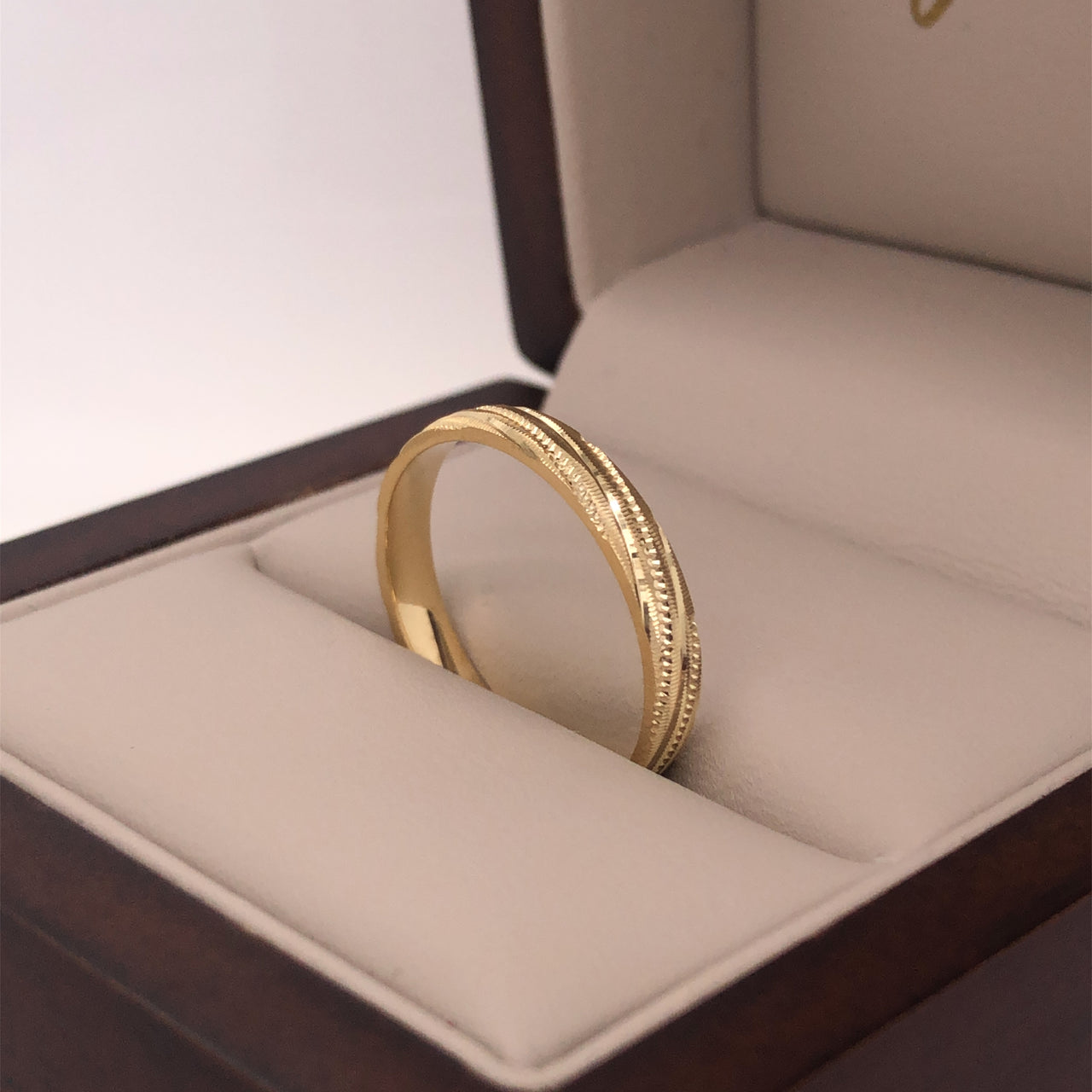 Argolla Oro 14k - Acabado Facetado con Confort, Ancho 3 mm
