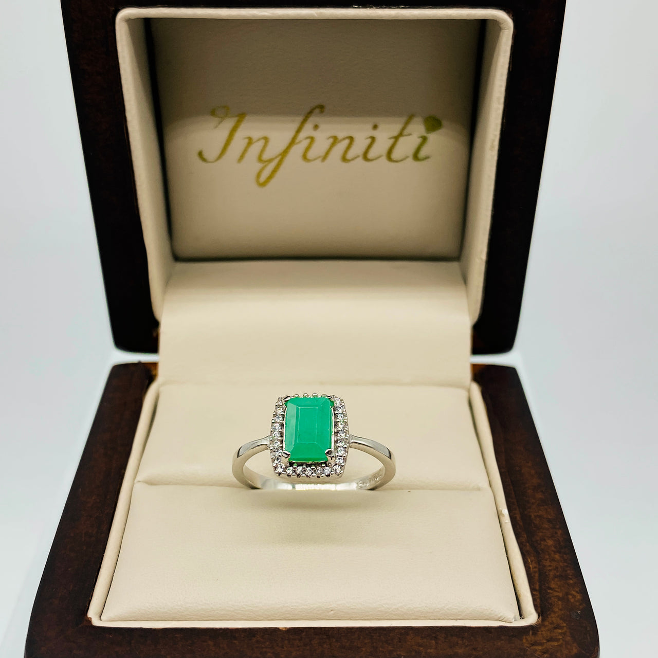 Anillo Oro Blanco 14k - Halo Esmeralda Natural 1.85 ct con Zirconias