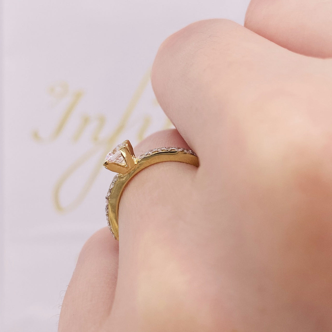 Anillo Oro 10k, Estilo Pavé con Zirconia 4 mm - Infiniti Joyas