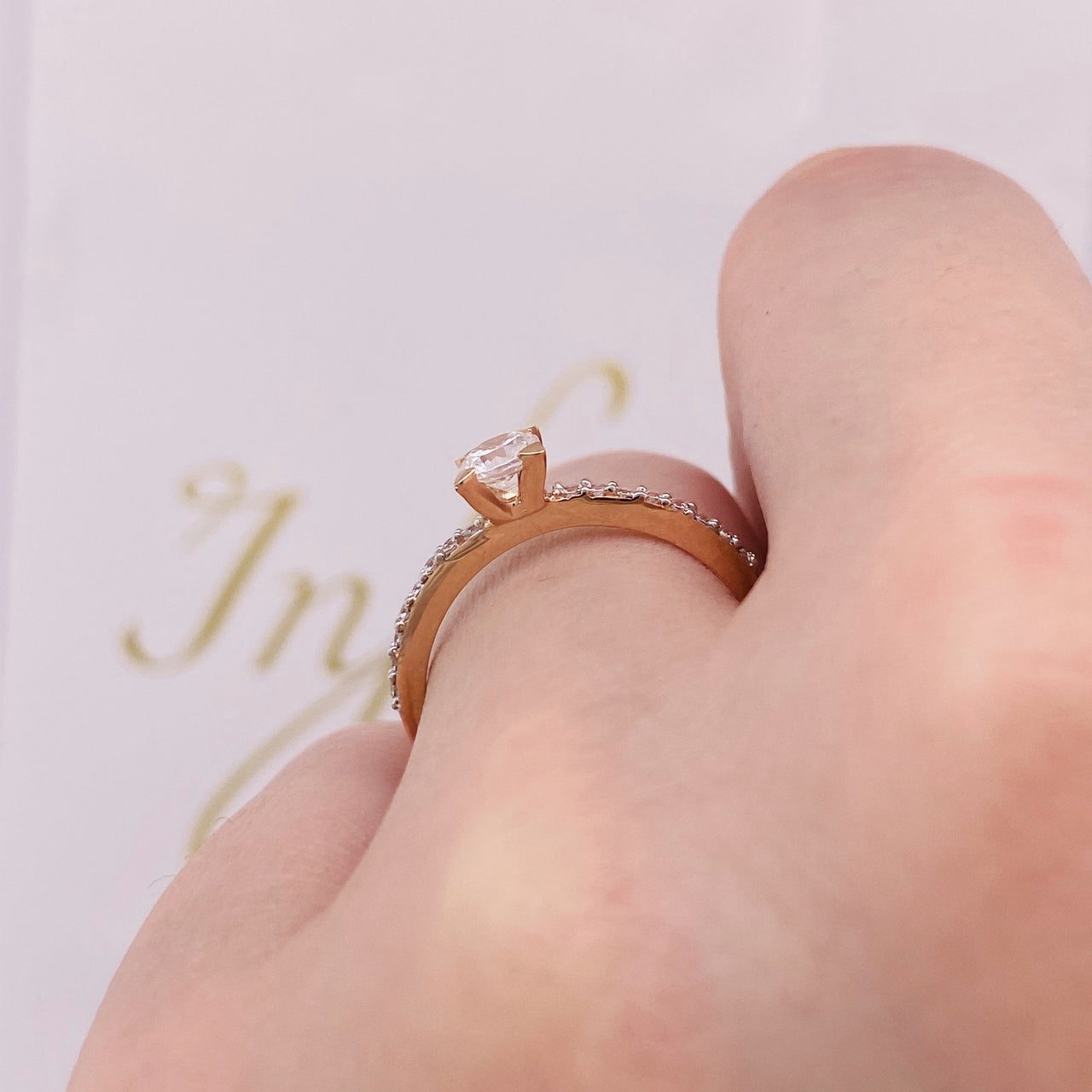 Anillo Oro Rosa 10k, Estilo Pavé Zirconia 4 mm - Infiniti Joyas