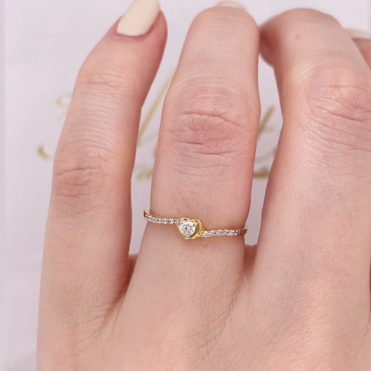 Anillo Oro 10k, Forma Corazón con Zirconia 2.5 mm - Infiniti Joyas