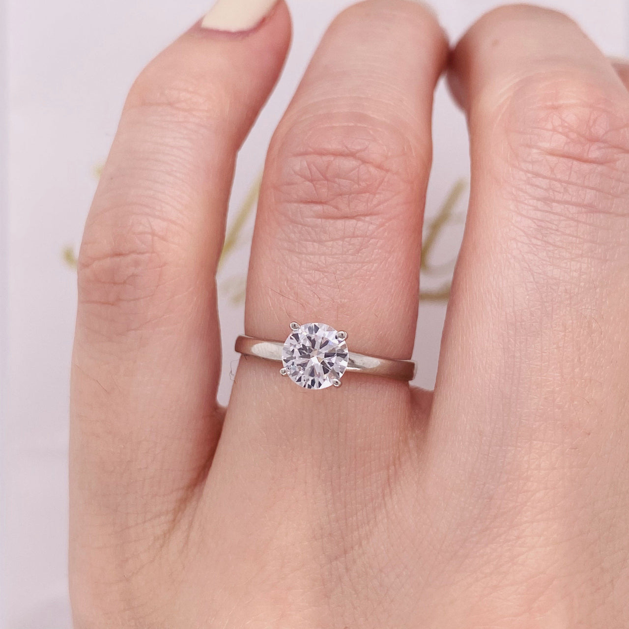 Anillo Oro Blanco 10k, Zirconia 5.5 mm - Infiniti Joyas