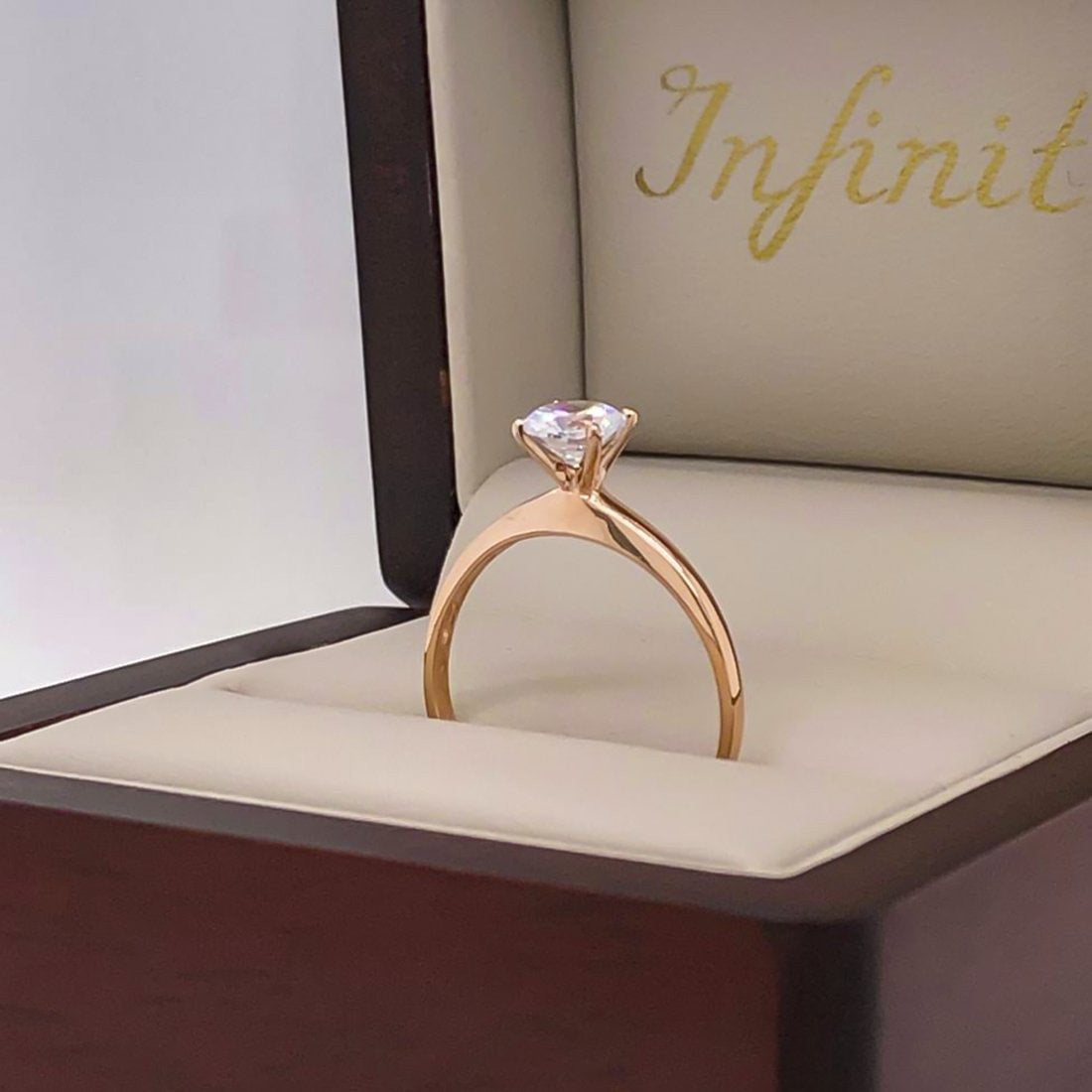 Anillo Oro Rosa 10k, Zirconia 5.5 mm - Infiniti Joyas