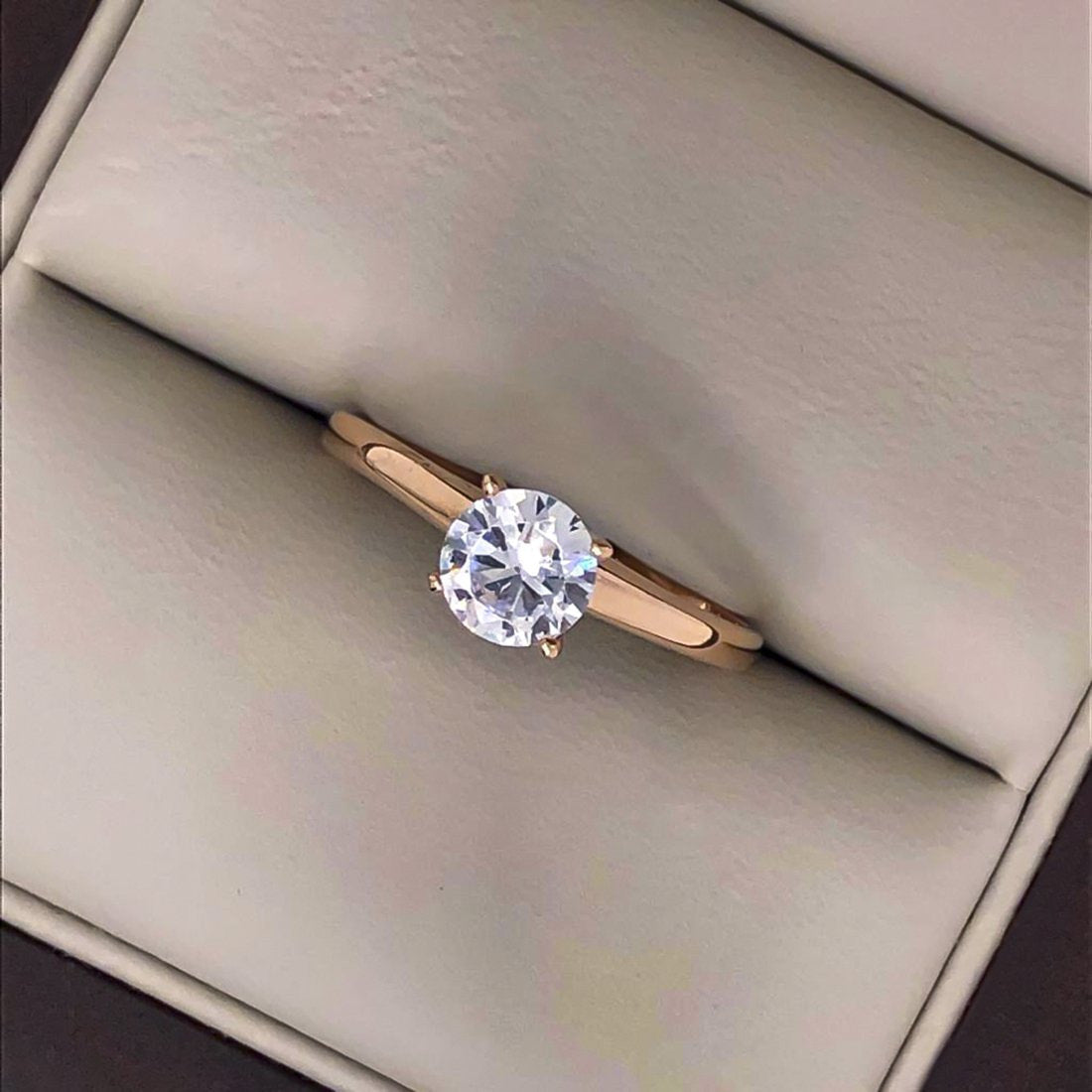 Anillo Oro Rosa 10k, Zirconia 5.5 mm - Infiniti Joyas