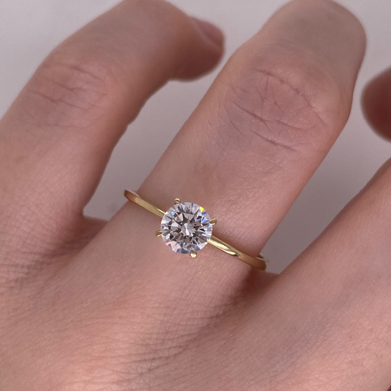 Anillo Oro 10k - Zirconia 5.5 mm Solitario