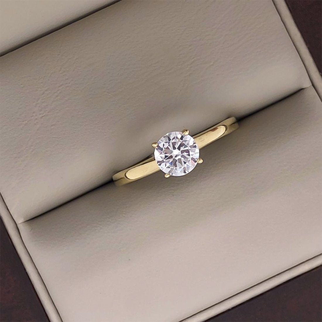 Anillo Oro 10k, Zirconia 5.5 mm Solitario - Infiniti Joyas