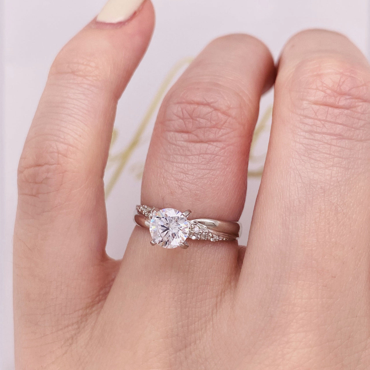 Anillo Oro Blanco 10k, Zirconia 5.5 mm - Infiniti Joyas