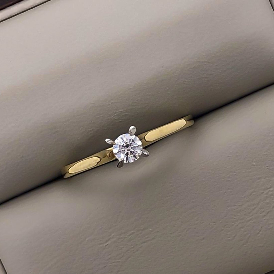 Anillo Oro 10k, Solitario con Zirconia 3.5 mm - Infiniti Joyas