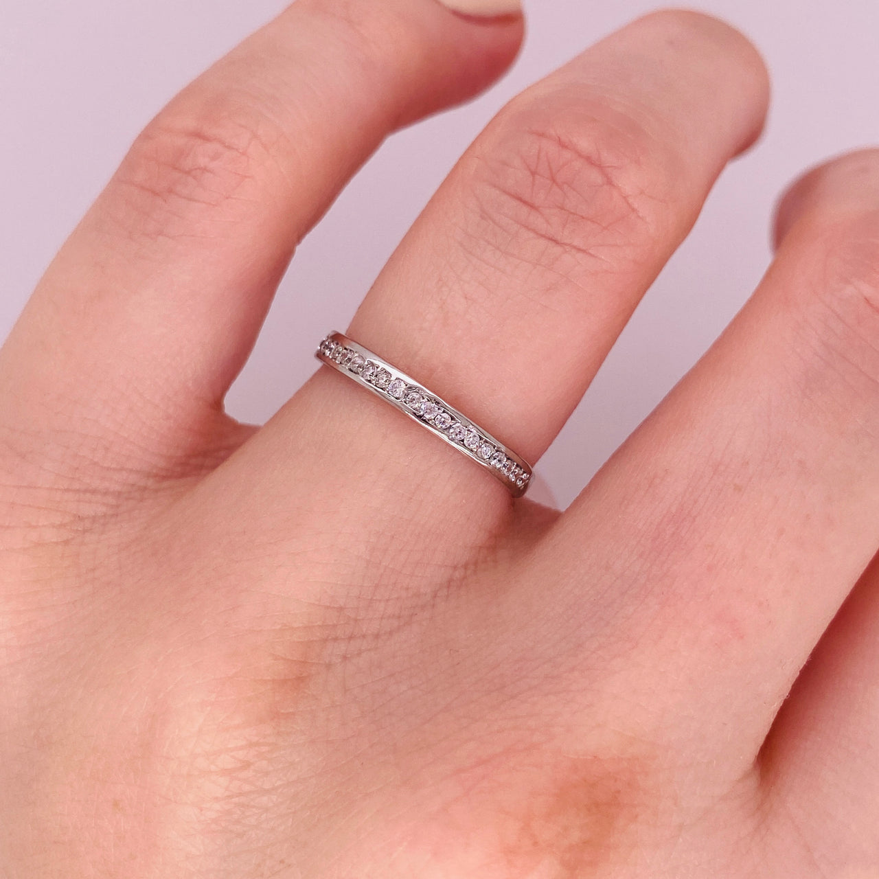 Churumbela Oro Blanco 10k - Zirconias de 1 mm Estilo Canal
