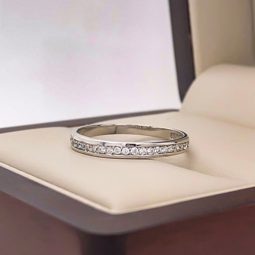 Churumbela Oro Blanco 10k, Zirconias de 1 mm Estilo Canal - Infiniti Joyas