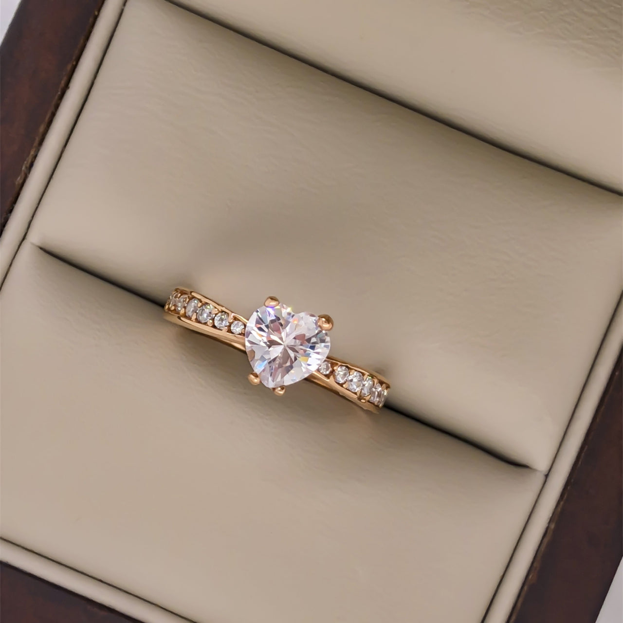 Anillo Oro Rosa 10k, Zirconia Central Corazón 6 mm - Infiniti Joyas