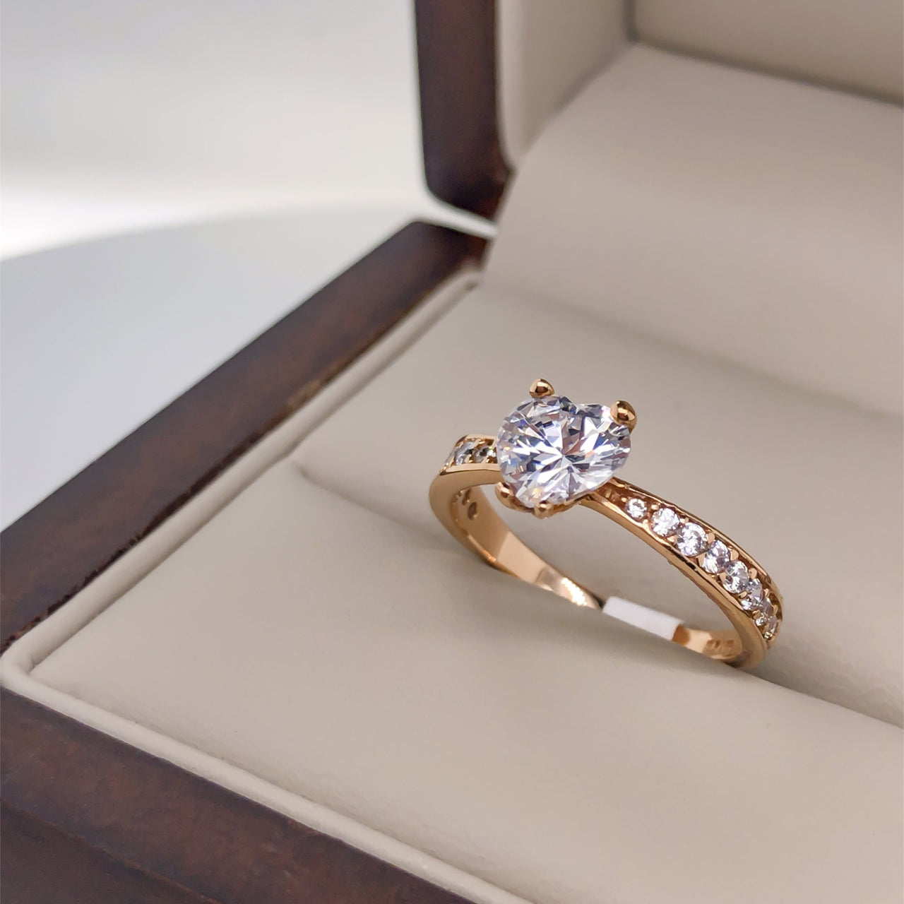 Anillo Oro Rosa 10k, Zirconia Central Corazón 6 mm - Infiniti Joyas