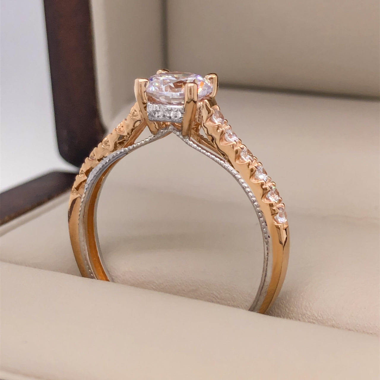 Anillo Oro Rosa 10k, Pavé Zirconia Central 6 mm - Infiniti Joyas