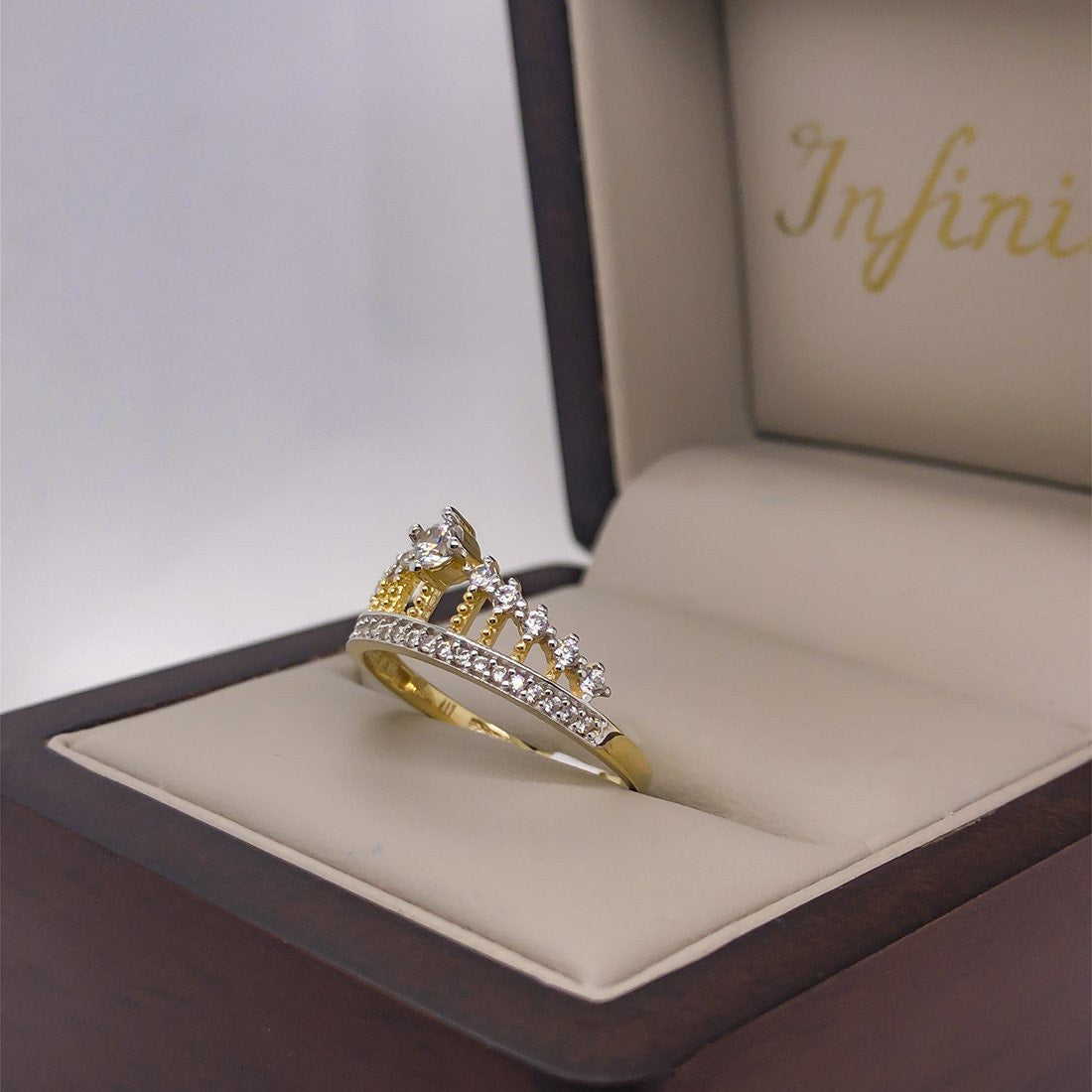 Anillo Oro Amarillo 10k, Corona con Zirconias - Infiniti Joyas