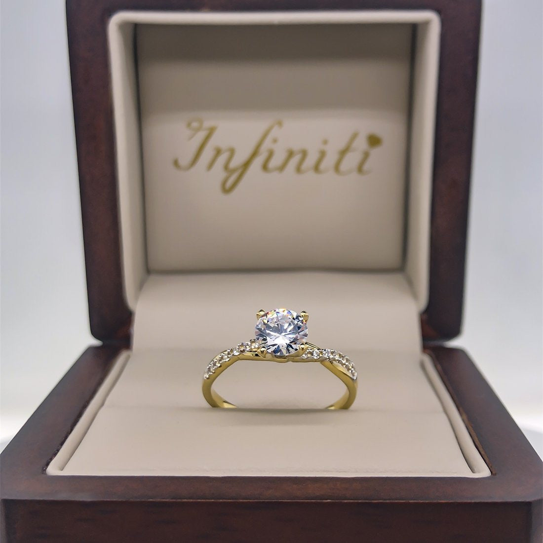 Anillo Oro 10k, Estilo Trenzado Zirconia Central 6 mm - Infiniti Joyas