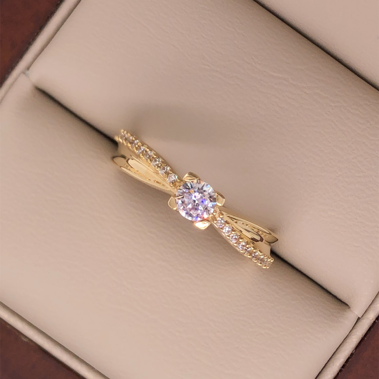 Anillo Oro 10k - Pavé Cruzado Zirconia 4 mm
