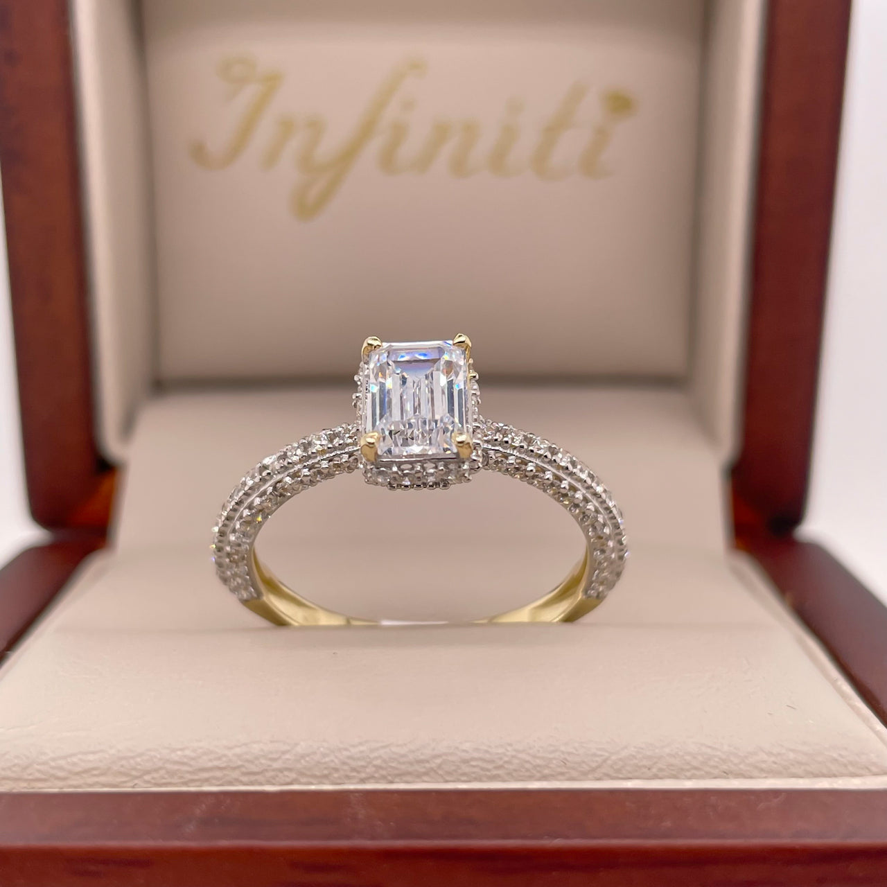 Anillo Oro 10k - Estilo Belinda con Zirconia
