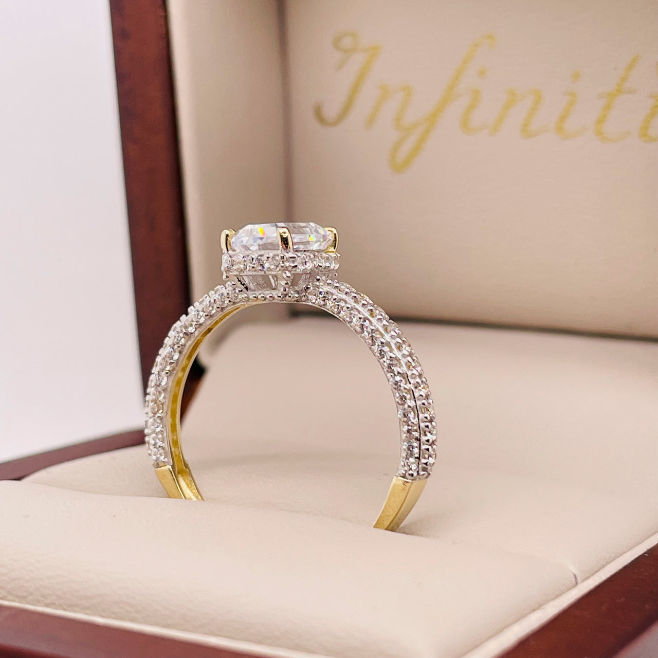 Anillo Oro 10k - Estilo Belinda con Zirconia