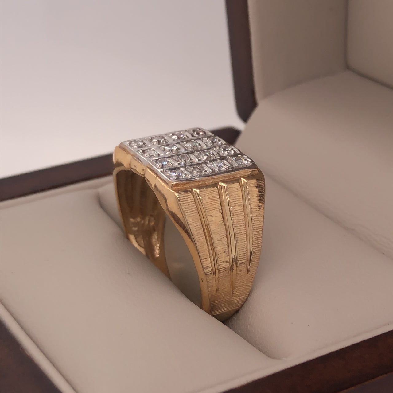 Anillo Oro 10k - Estilo Cuadrado con Zirconias