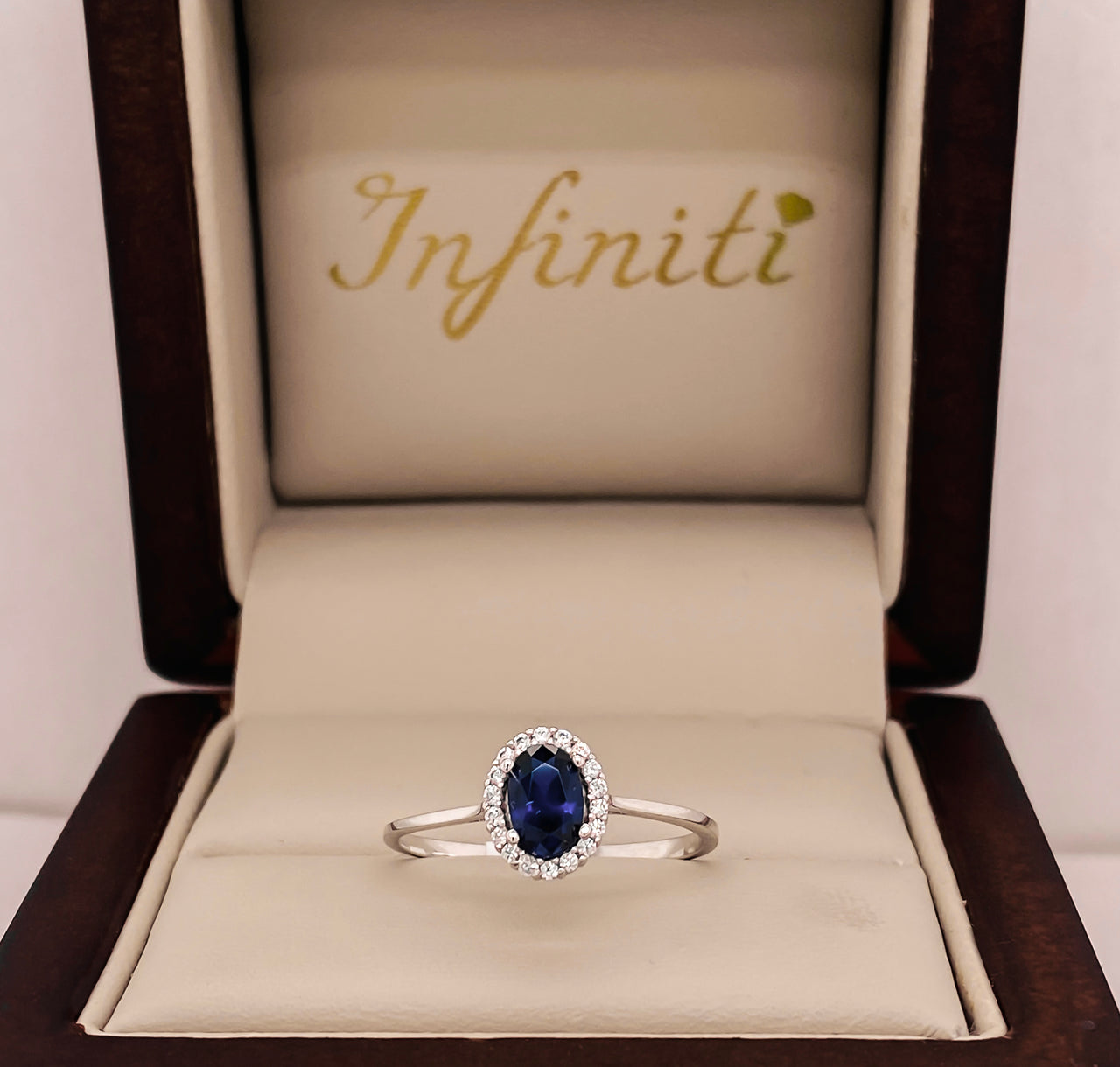Anillo Oro Blanco 10k - Halo con Zirconias 6 x 4 mm