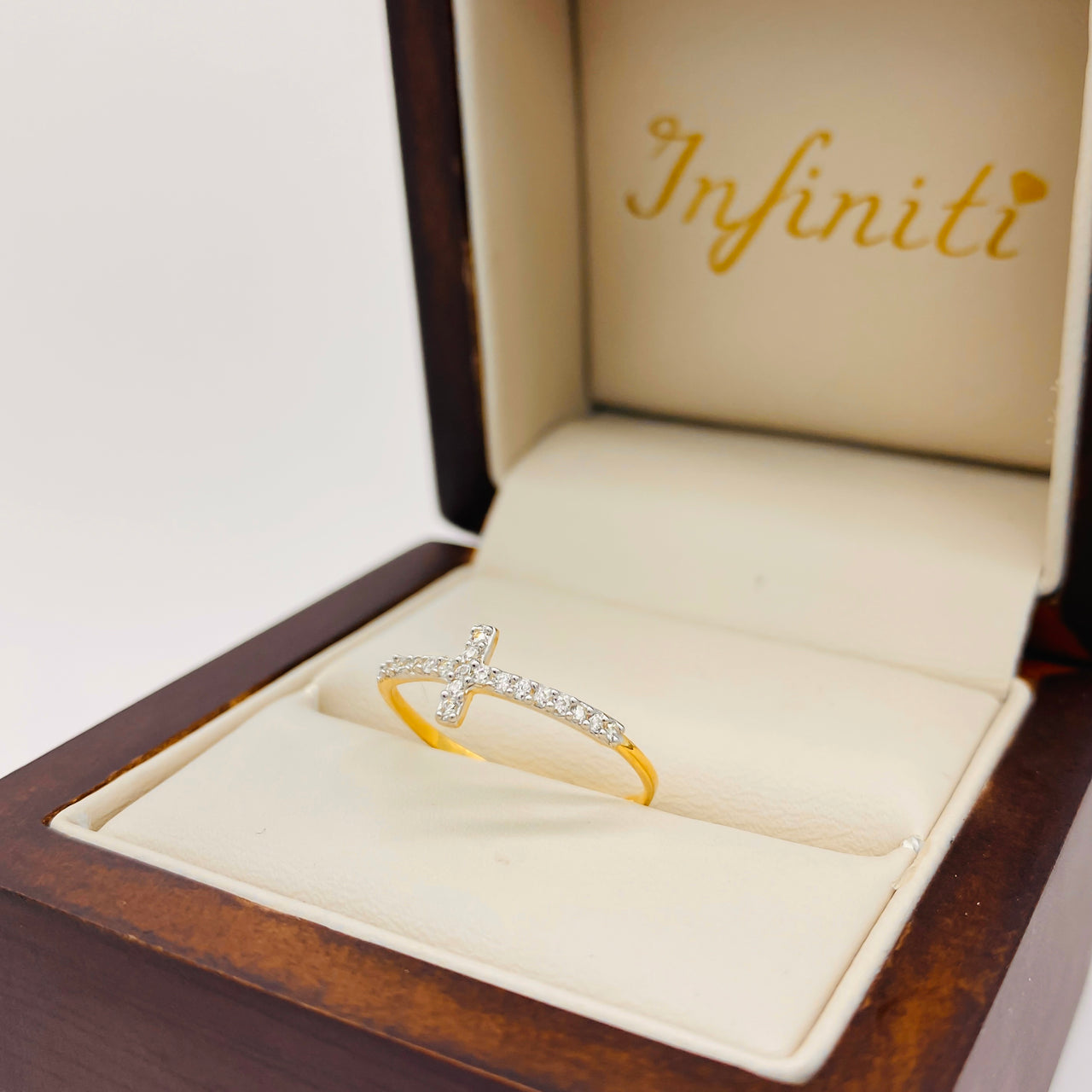 Anillo Oro 10k - Cruz con Zirconias