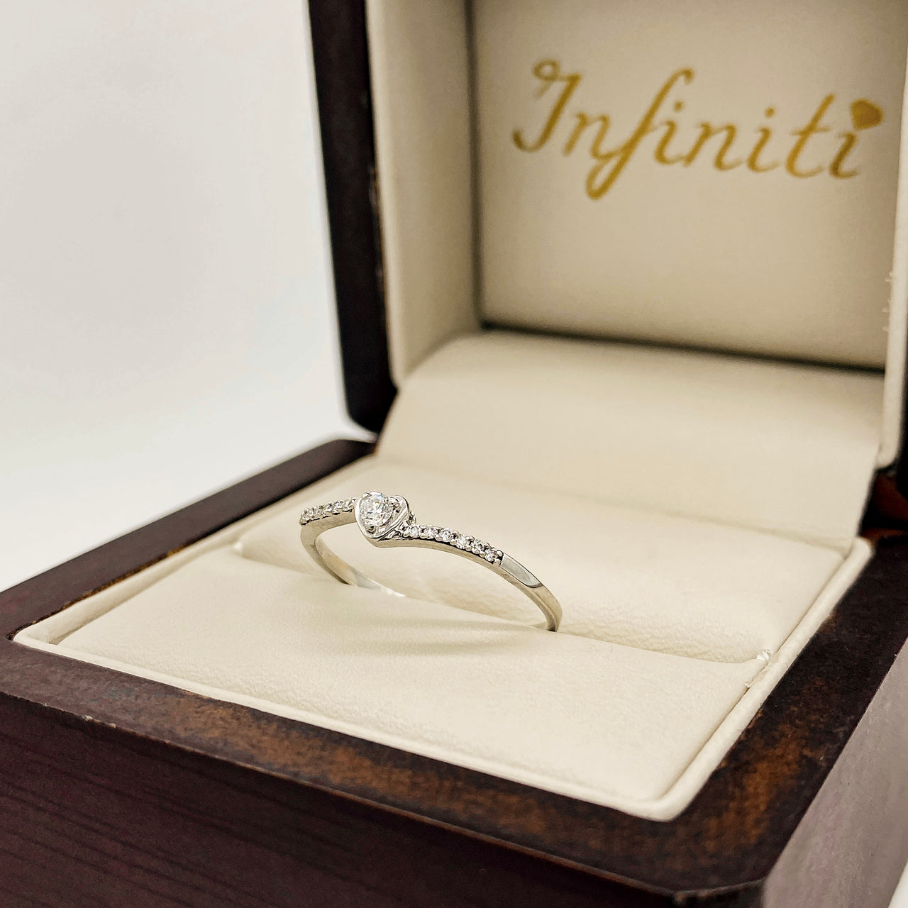 Anillo Oro Blanco 14k - Diamante Natural 0.11 CTW