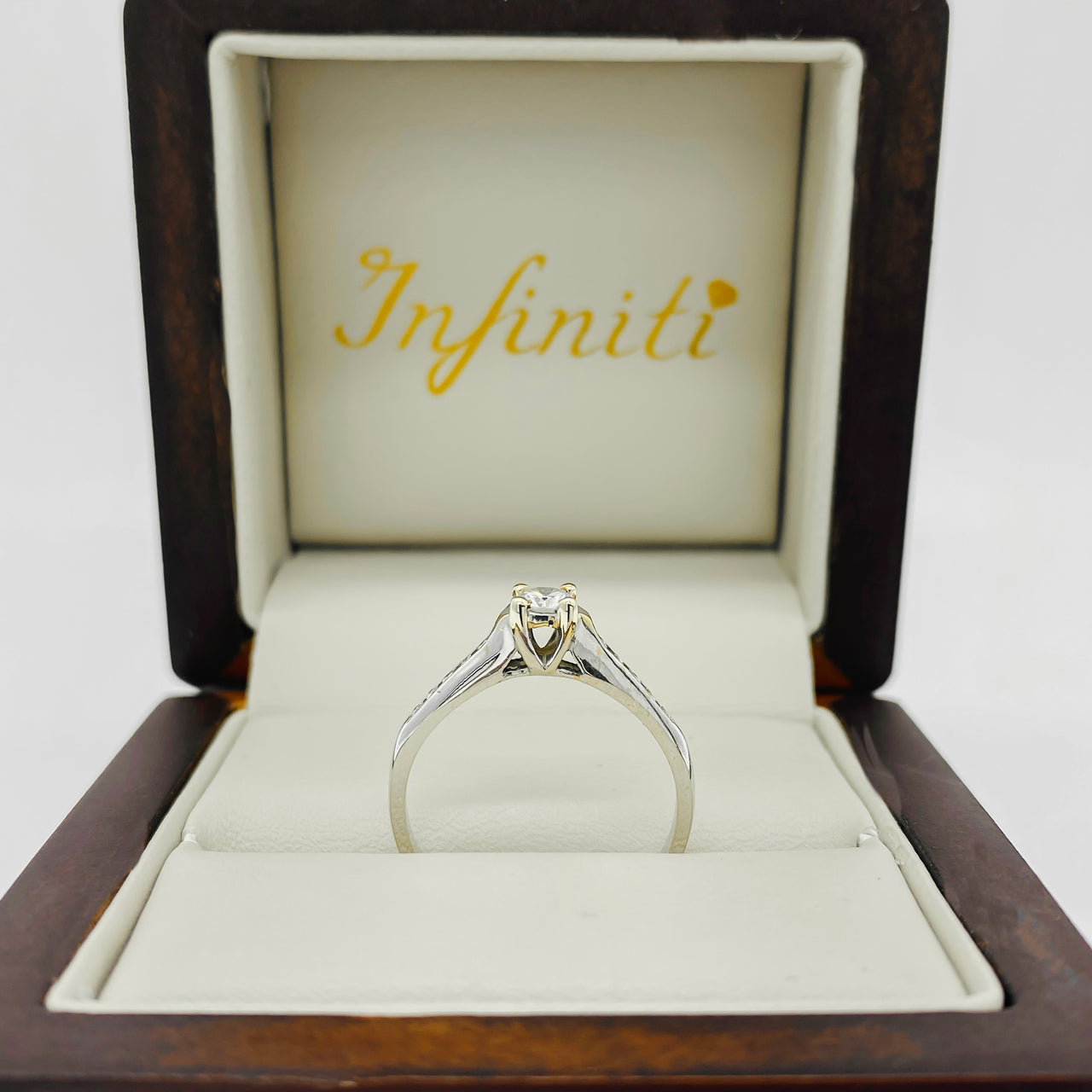 Anillo Oro Blanco 14k- Diamante Natural 0.23 CTW