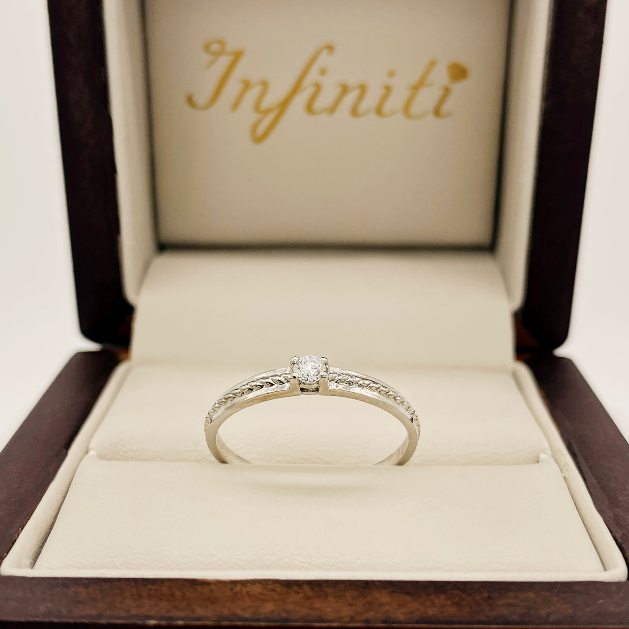 Anillo Oro Blanco 14k - Diamante Natural de 0.07 CT