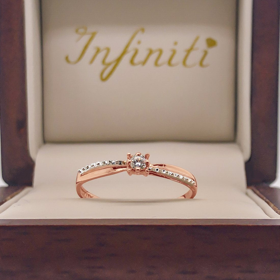 Anillo Oro Rosa 14k, Solitario de Diamante de 9 Puntos - Infiniti Joyas